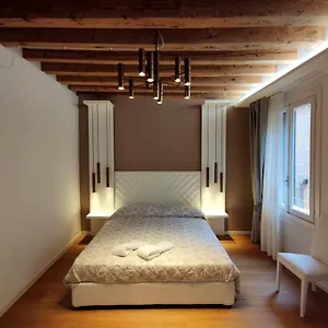 Deluxe 3 Bedroom Flat In Rialto , Venecia Italia